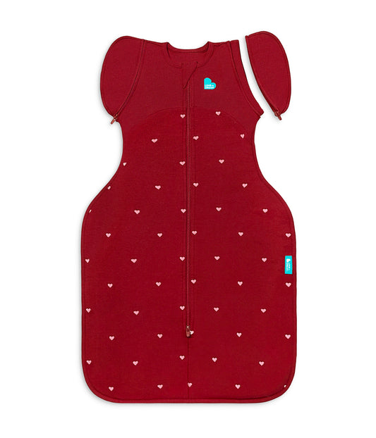 Swaddle Up™ 2-in-1 Übergangspucksack 1.5 TOG Baumwollfleece Bordeauxrot Gestickte Herzen