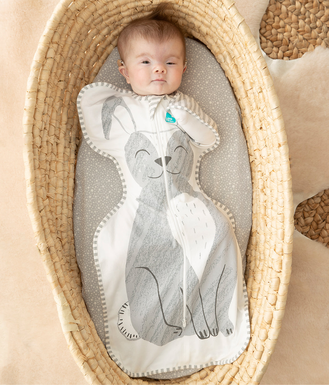 Swaddle Up™ Sac d'emmaillotage Original Stevie le Lapin Gris