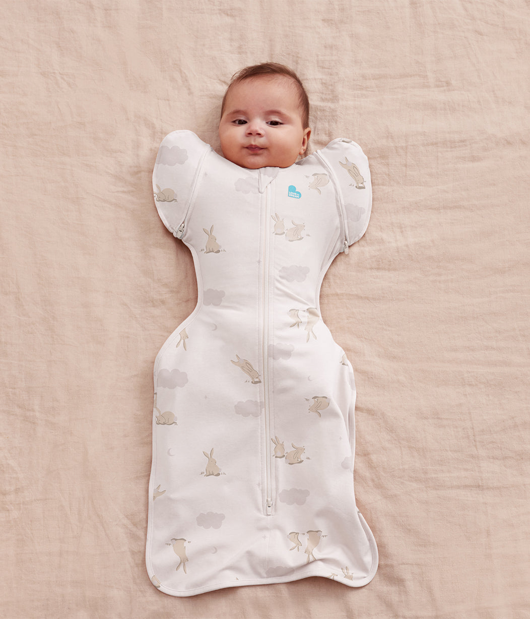 Swaddle Up™ Gigoteuse d’emmaillotage de transition 1.0 TOG Blanc Lapin Nuage